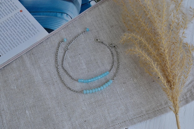 Detaliu broderie colorată